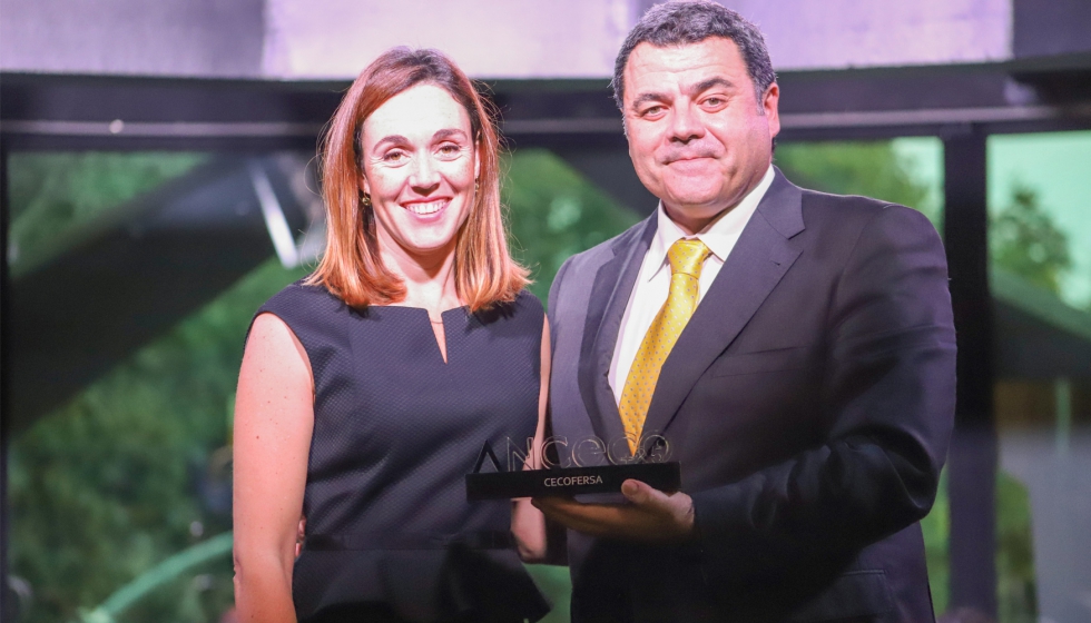 La directora general de Cecofersa, Cristina Menndez, recibi el galardn por los 25 aos de trayectoria