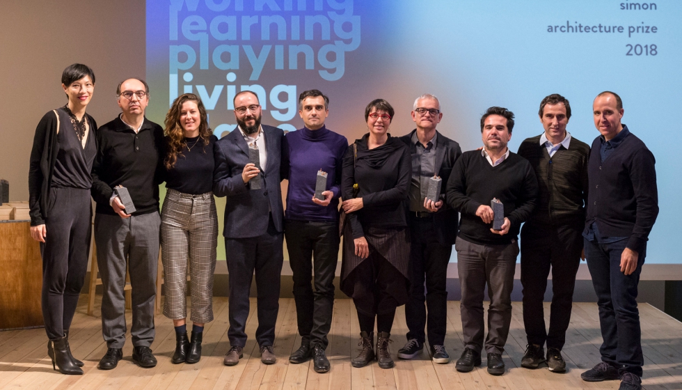Ganadores, finalistas y jurado de la segunda edicin de 'Living Places - Premio Simon de Arquitectura'