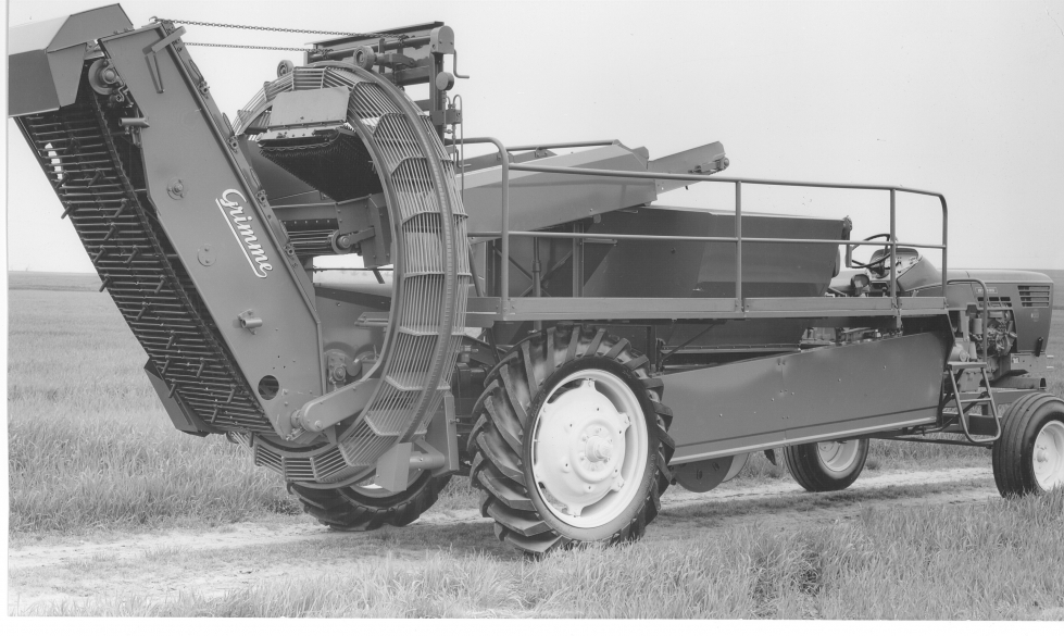 Primera cosechadora autopropulsada (1969): una combinacin de un tractor Deutz y una cosechadora de una hilera