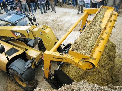 Manipulative telescopic Cat, during the demonstration