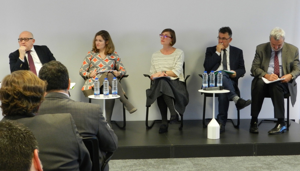 Participantes de la primera mesa redonda de la jornada