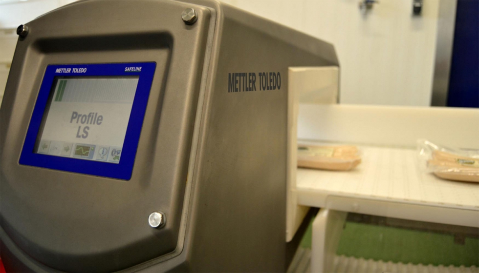 Detector de metales Mettler Toledo Safeline para la supervisin de la carne envasada para salchichas