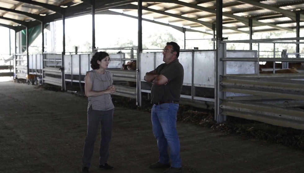 Matilde Moro, gerente de Asoprovac, junto a Juan Masa, de la Finca la Brujera, una de las granajs que participan en el proyecto...