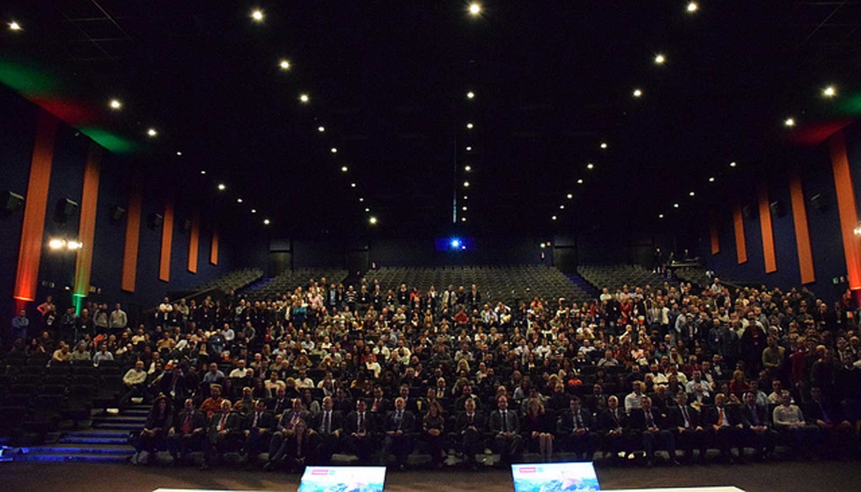 Foto de familia con los asistentes a la Convencin Anual de LoxamHune