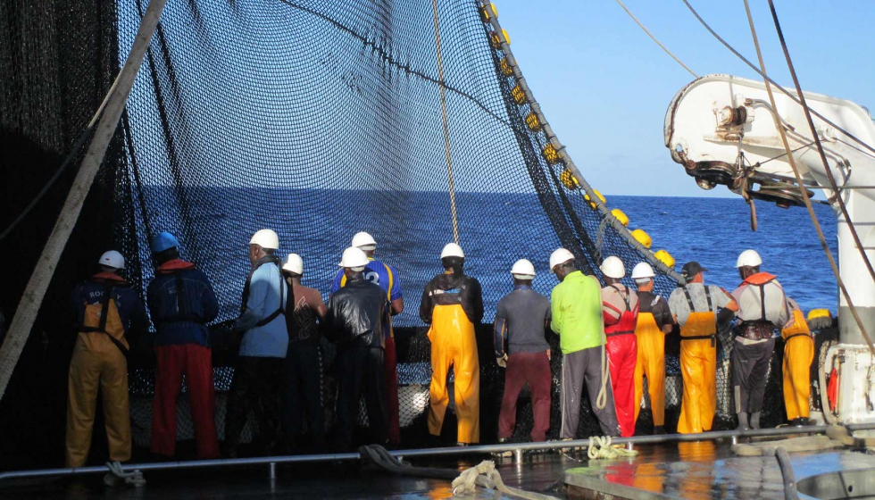 La flota atunera espaola es la primera de nuestro pas que se suma al Pacto Mundial de la ONU