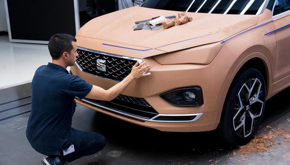 El modelado con clay es el primer paso para ver las dimensiones reales del coche y permite verlo, tocarlo...