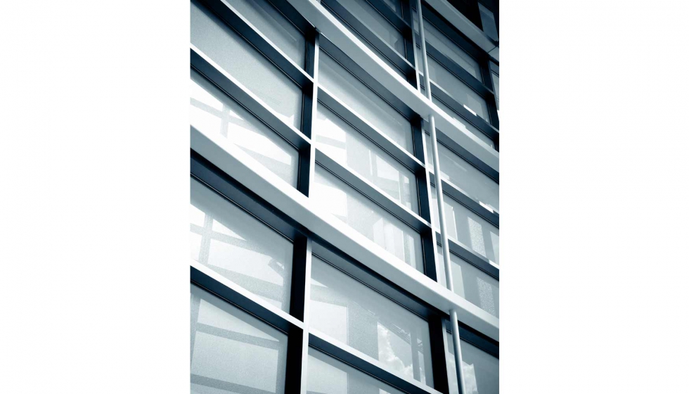 El aluminio es uno de los componentes habituales en fachadas de grandes edificios