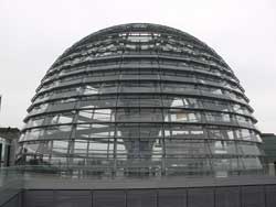 El Reichstag, parlamento alemn, en Berln. Norman Foster redise el antiguo edificio con un innovador concepto de utilizacin de la energa...