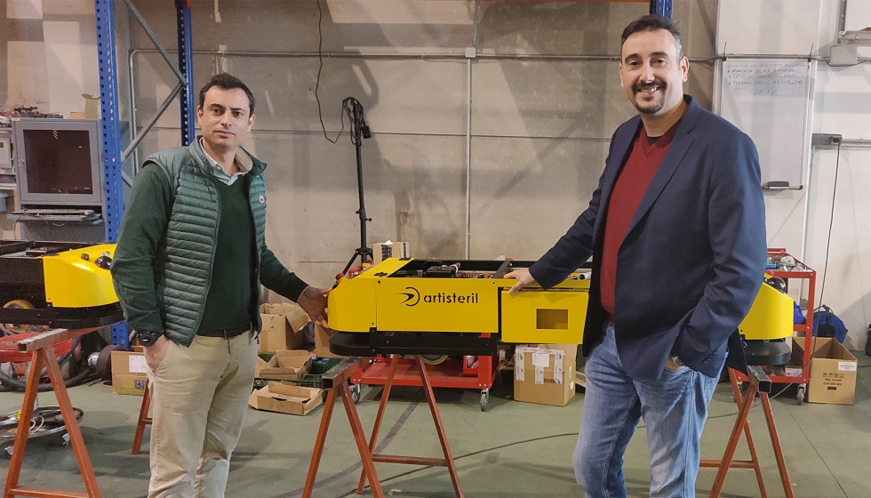 Sergio Gmez, director de proyectos de Artisteril, junto a Jordi lvarez, del departamento de ingeniera y ventas de Infranor Spain...