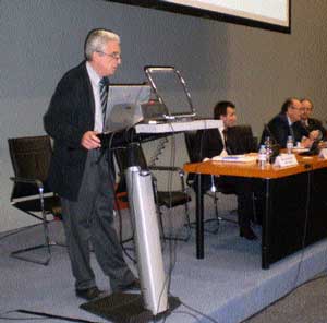 Jaume Avellaneda and Diaz-Grande. Professor of construction of the ETS of architecture of the Valls, during his speech