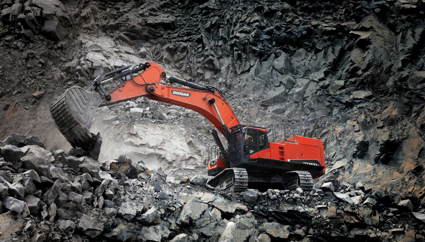 Nueva excavadora de cadenas DX800LC-5B de 80 toneladas
