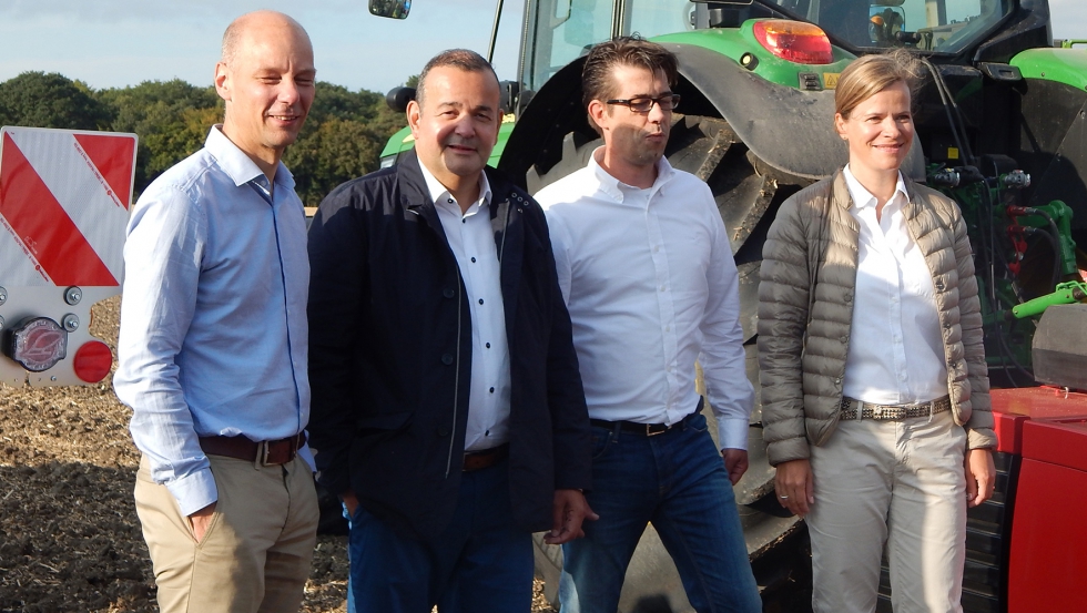 Iljan Schouten, director de la divisin Crop Care; Anthony van der Ley, CEO de Lemken; Klaas Veerman (ex-propietario de Steketee) y Nicola Lemken...