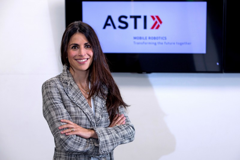 Vernica Pascual, CEO de ASTI, con el nuevo logo y denominacin