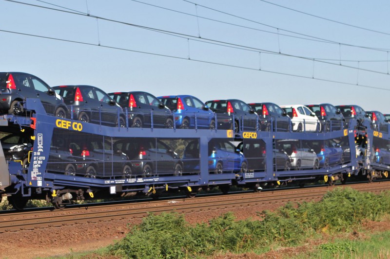 GEFCO automviles en transporte ferroviario