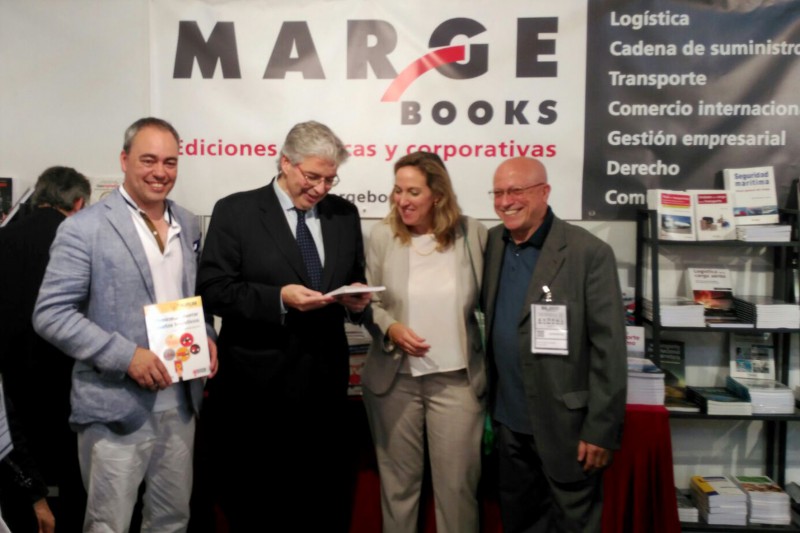 Entrega del Premio Logisnet en el stand de Marge Books en el SIL 2017