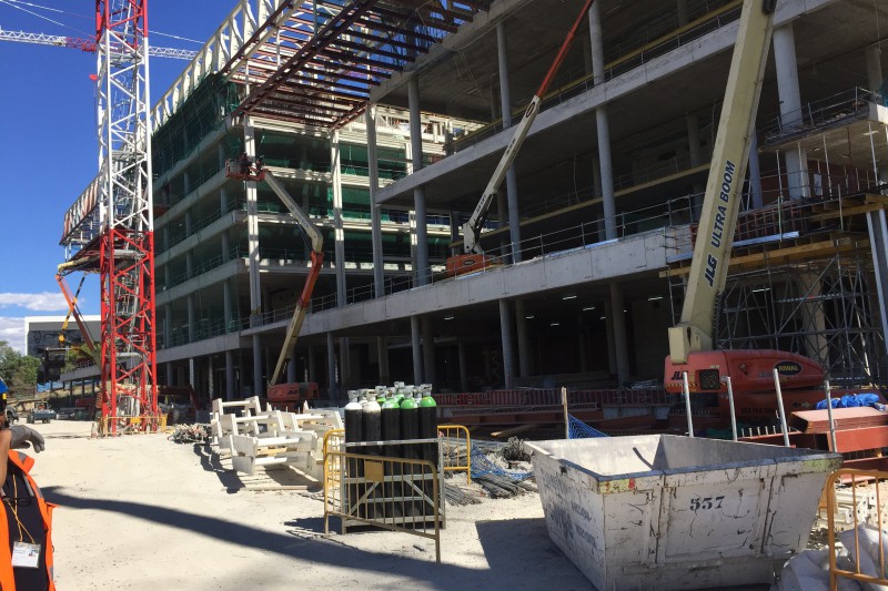 Maquinaria de JLG y Riwal en la obra faranica del Banco Popular en Madrid que acoger oficinas, un centro comercial y aparcamiento para 1...