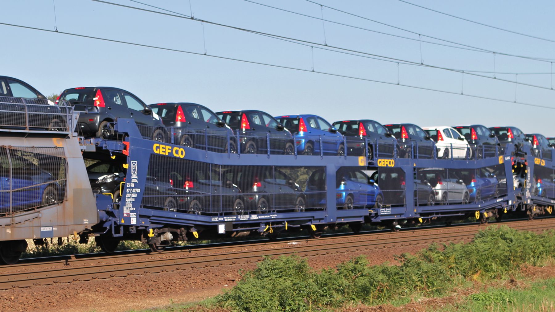 GEFCO automvilies en transporte ferroviario