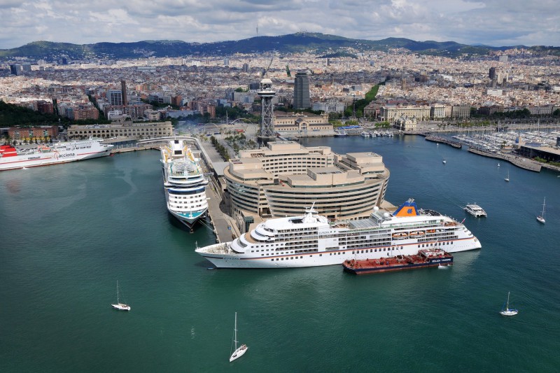 Port de Barcelona. Creuers