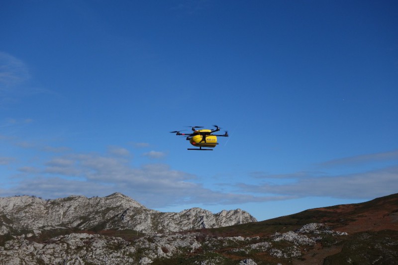 Correos realiza pruebas con drones en Sotres, Asturias 2