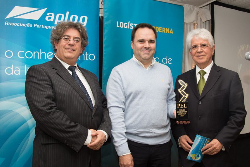 Pedro Alves, Manager de Proyectos y Procesos de Direccin Logstica de Unicer recoge el premio