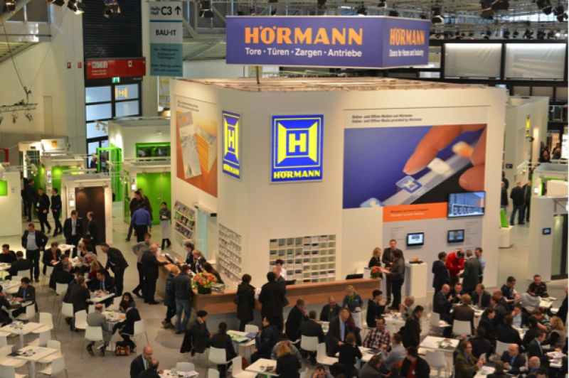 Hrmann con 1.400 m2 expondr sus innovaciones en puertas en BAU 2015. En la fotografa, en BAU 2013