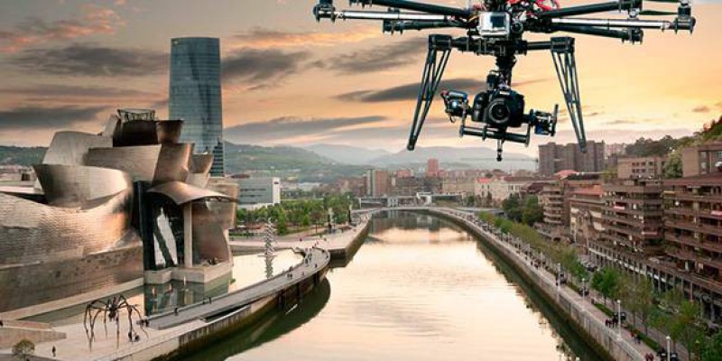 Tecnologa RFID y drones para monitorizacin area. Fotografa de Stockare y Drone by Drone