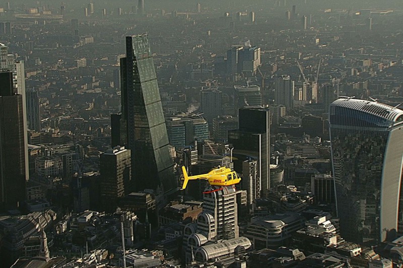 DHL Express reparto en helicptero en Londres para unir los centros financieros de EEUU con Londres