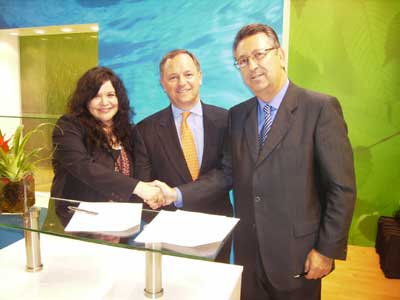 Representantes de Coydis Papel y Mohawk firmaron un acuerdo de colaboracin en Drupa 2008