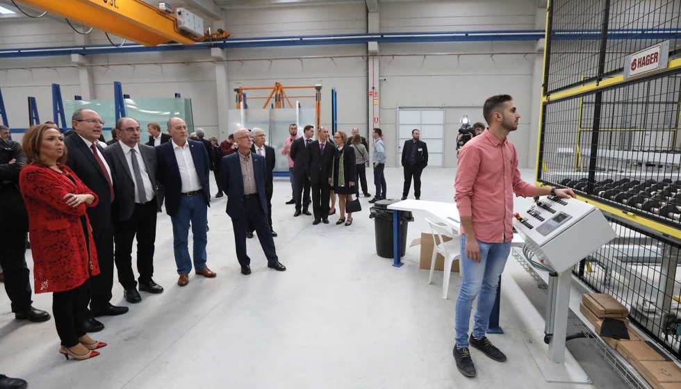 Momento de la visita de las autoridades a la planta de Sevasa Technologics en Calanda, tras el acto de inauguracin