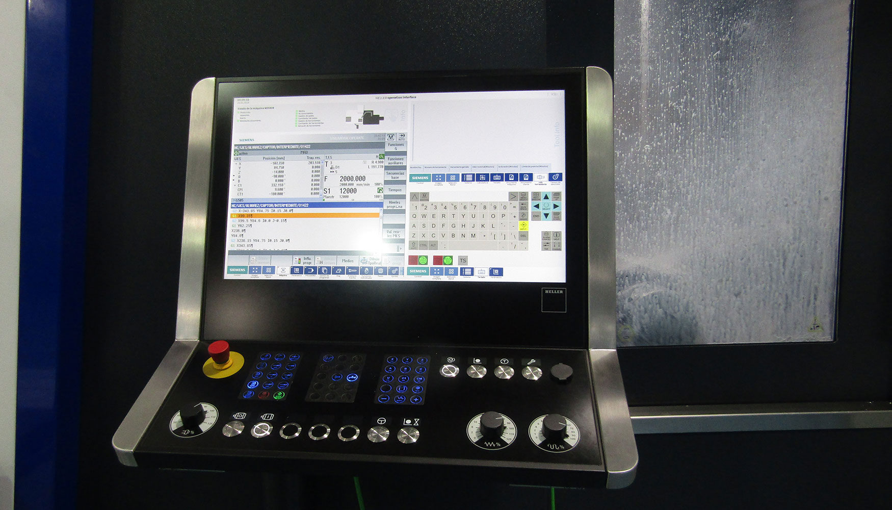 La HF 5500 incluye un panel de operacin con pantalla de 24&quote; y controles tctiles...