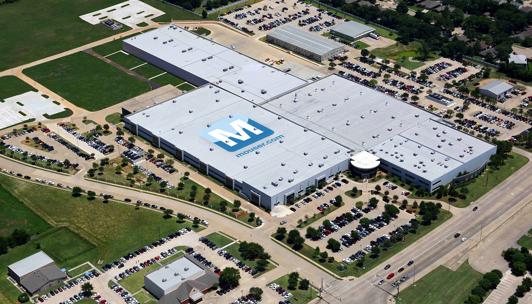 Las moderna instalaciones de Mouser Electronics en Dallas, desde las que sirven a ms de 220 pases, ocupan una superficie de 70.000 m2...