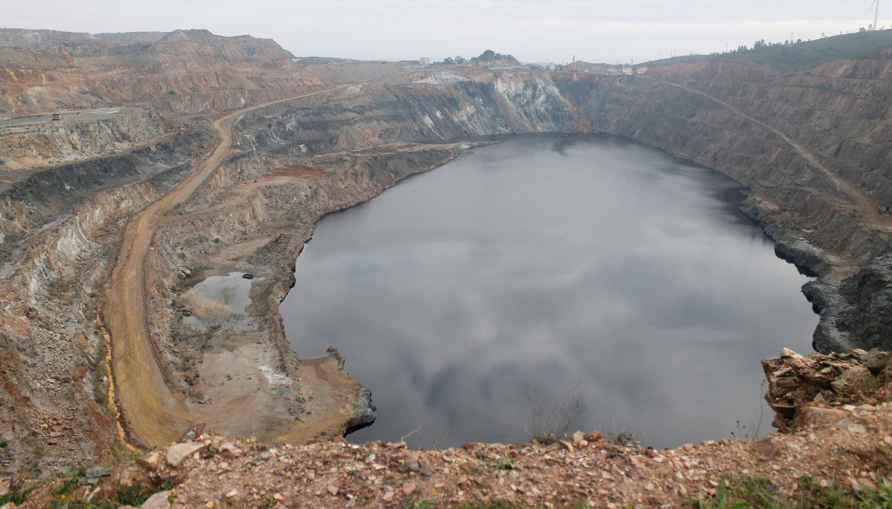 La compaa ha planteado un proyecto para la reactivacin de las minas de Tharsis, La Zarza y San Telmo, situadas en la provincia de Huelva...