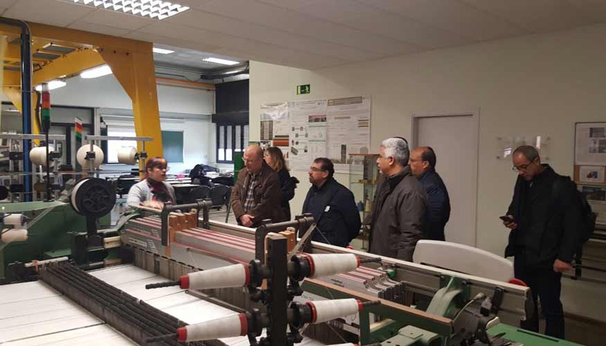 Integrantes del consorcio del proyecto Fostex visitando las instalaciones de la UPC en el mbito textil