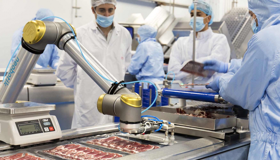 El cobot UR10 de Universal Robots ayuda a acelerar el proceso de envasado de los productos de bellota con el fin de optimizar la experiencia...