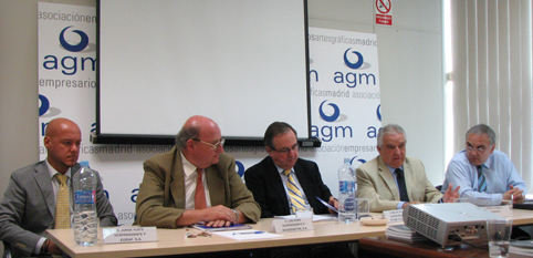 Mesa presidencial de la ltima Asamblea General de la AGM, con Pedro Cuesta, Presidente (cuarto por la izquierda) al frente...