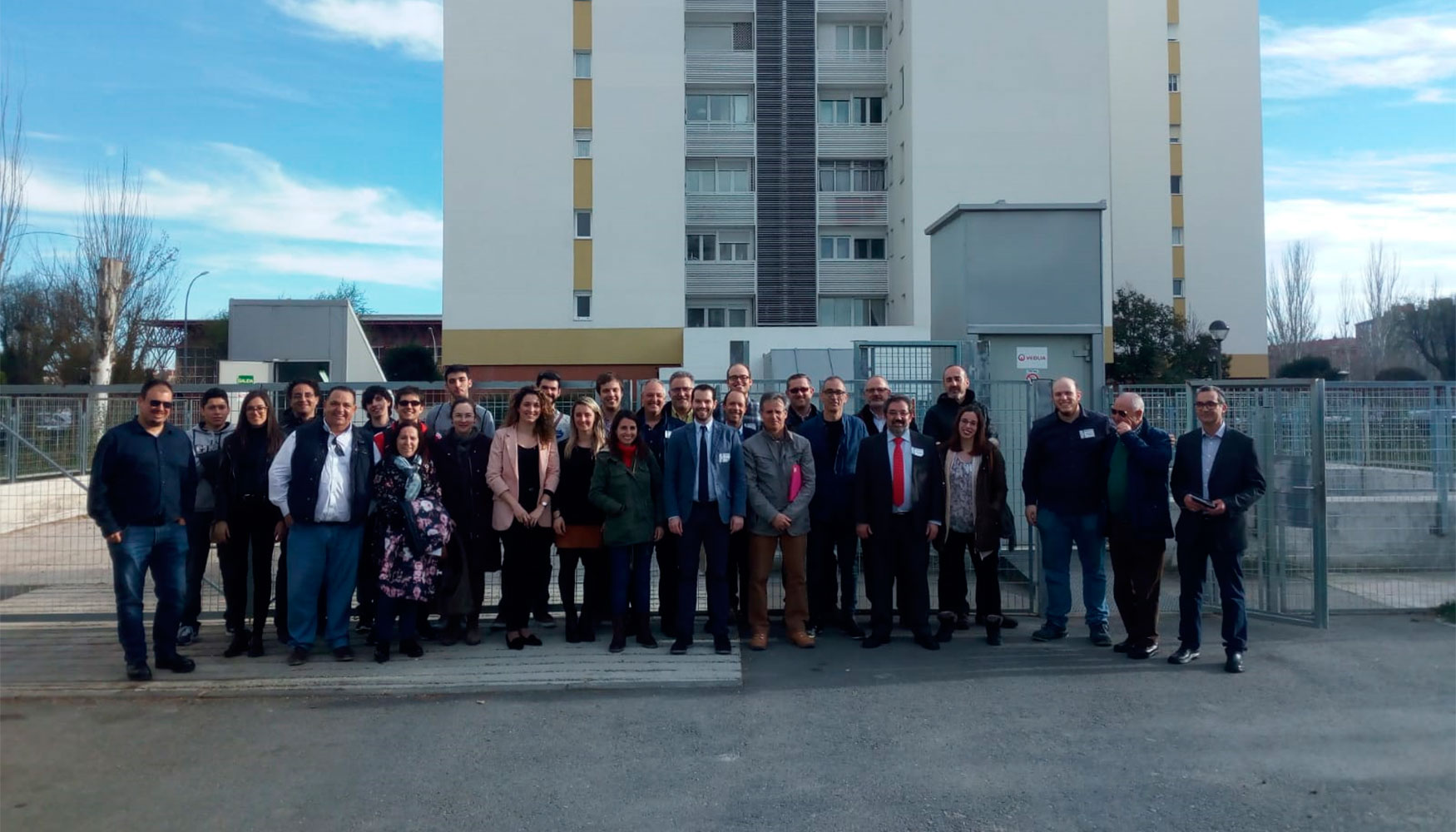 Foto de familia de la visita a Torrelago