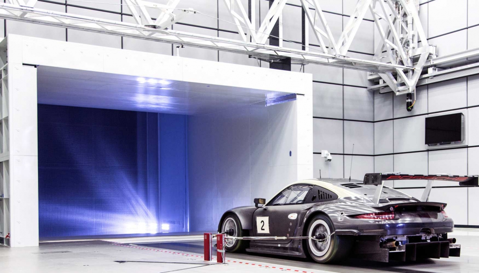 A nova regulao LMGTE permite um grande desenvolvimento aerodinmico nos automveis e a Porsche Motorsport trabalhou arduamente no RSR 911 para...