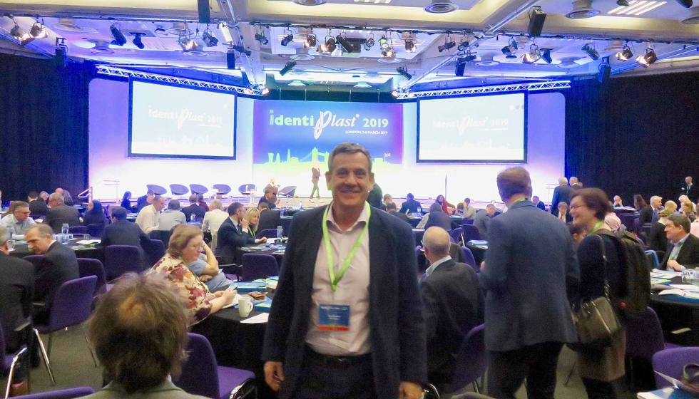 O diretor da PlasticsEurope Ib�ria no sal�o de congressos Queen Elisabeth, em Londres