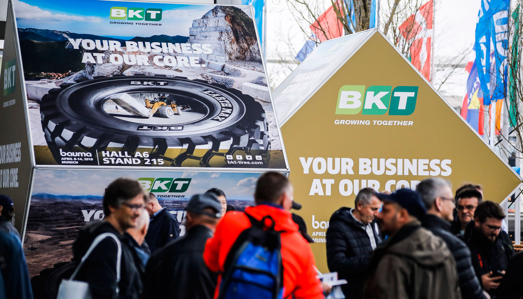 BKT tuvo una destacada presencia en Bauma 2019 promocionando su imagen y sus productos en diferentes puntos de la feria...