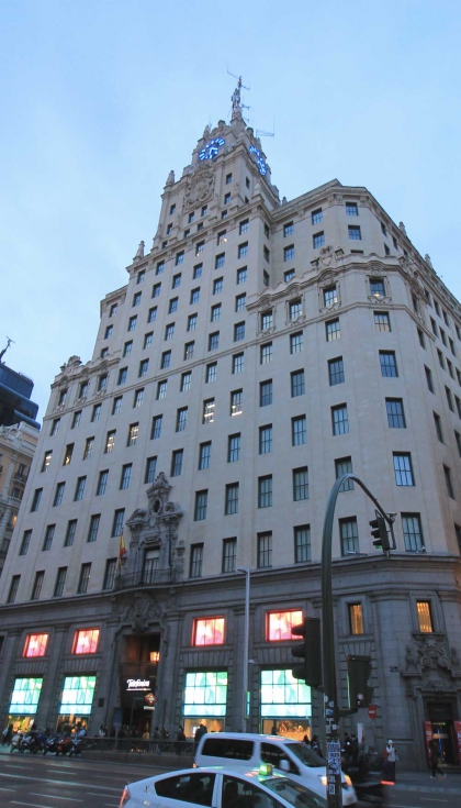 Edificio Telefnica, Madrid: Foto: Luis Garca. https://commons.wikimedia.org/wiki/User:Zaqarbal