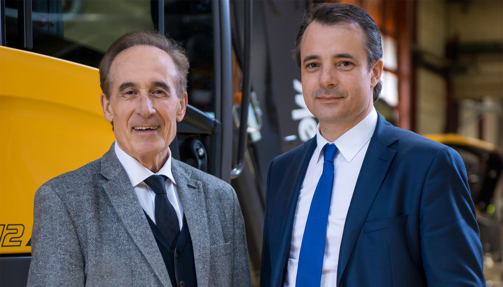 De izquierda a derecha: Henri y Alexandre Marchetta, presidente y CEO del Grupo Mecalac