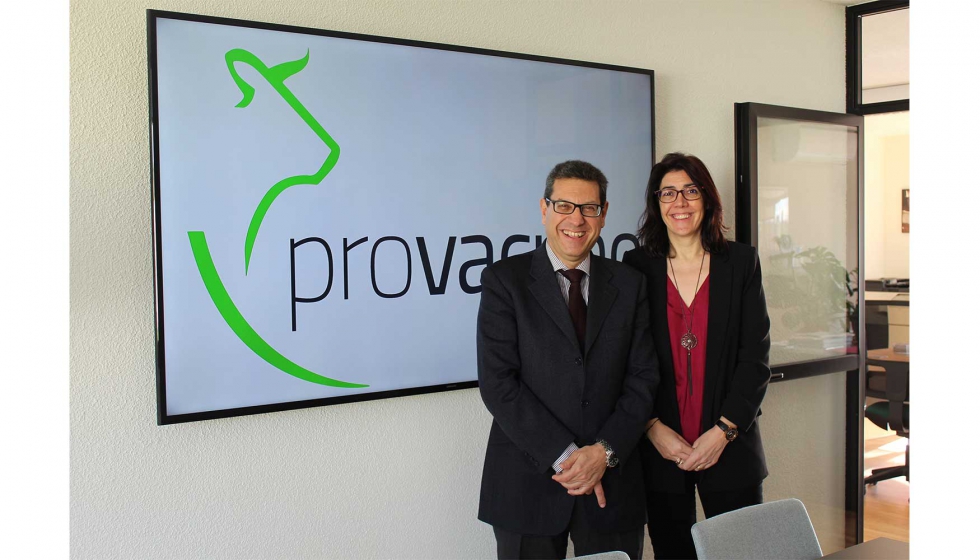 El director de Provacuno, Javier Lpez, y la directora de AgroBank, Carme Sabr