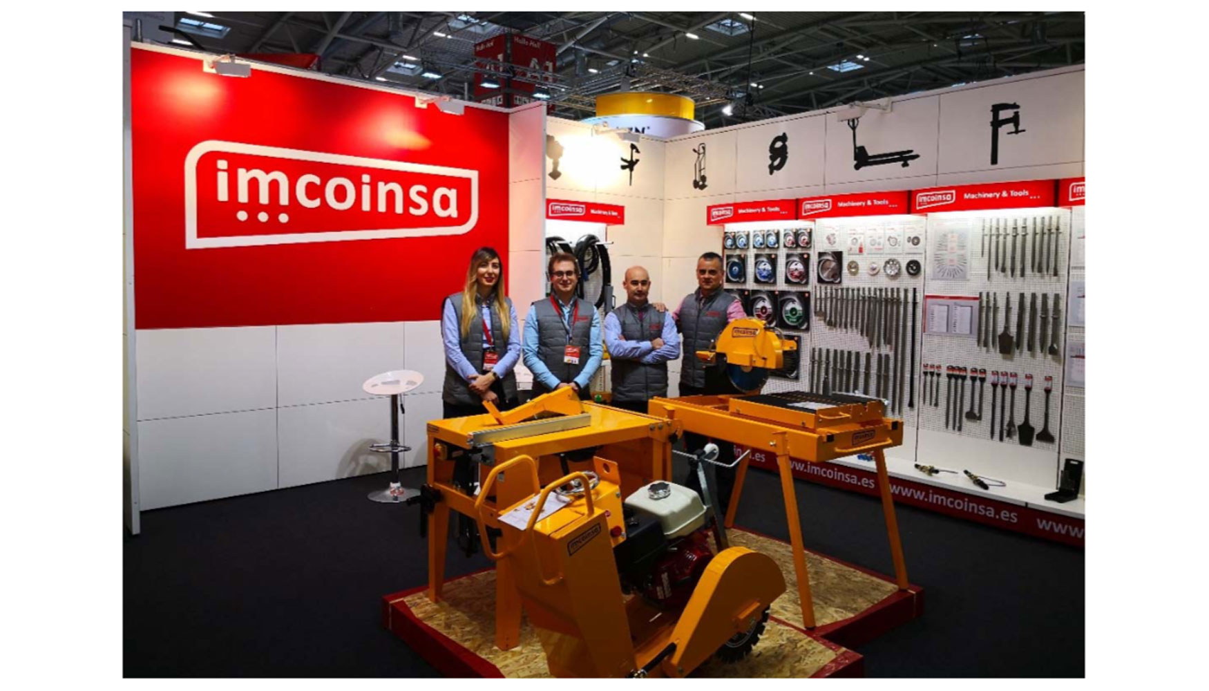 Personal de Imcoinsa en el stand de Bauma 2019