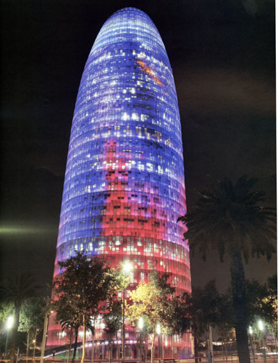 La Torre Agbar de Jean Nouvel es uno de los nuevos smbolos de ciudad moderna que transmite Barcelona