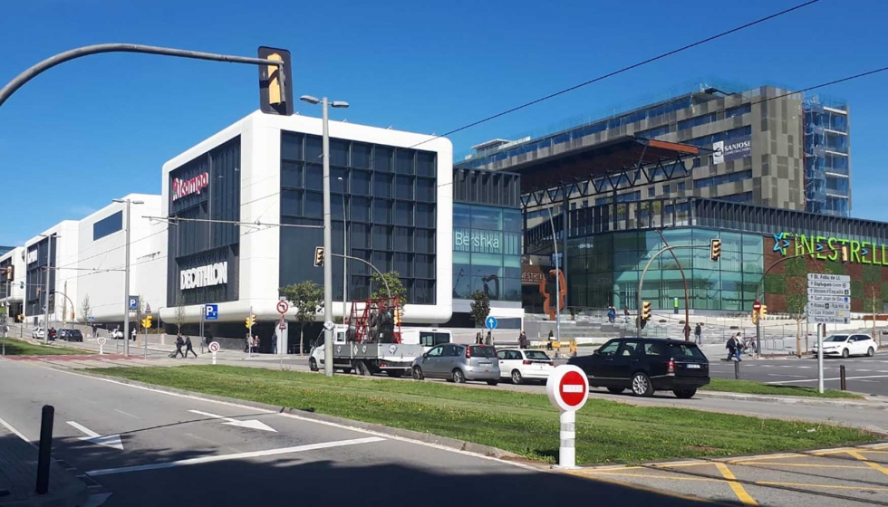 Shopping Centre Finestrelles, en Esplugles de Llobregat, Barcelona