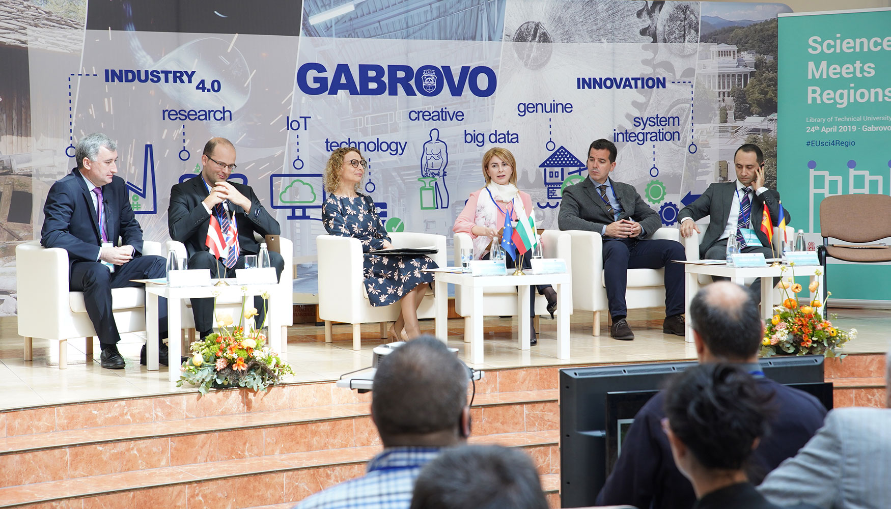 Mesa de debate en la ciudad blgara de Gaborovo