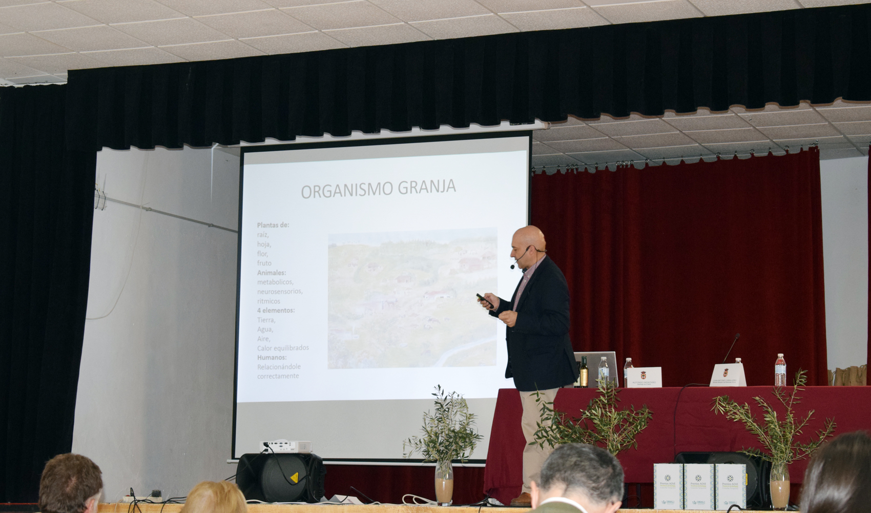 La ponencia del presidente de Olivarera los Pedroches, Juan Antonio Caballero, especializada en olivicultura biodinmica, no dej a nadie indiferente...