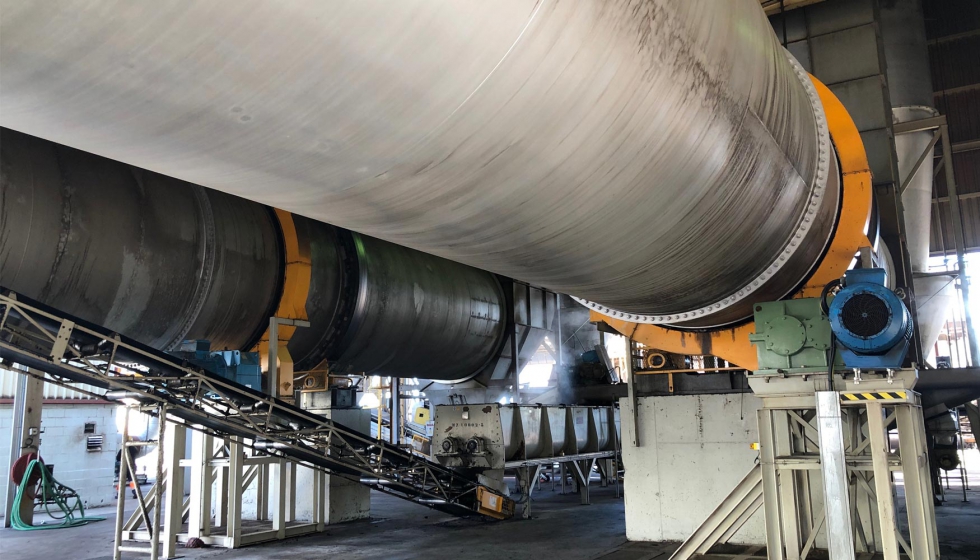 Los secaderos de la planta de Puente Genil tienen capacidad de secar 400 toneladas, aunque en estos momentos trabajan sobre las 250...