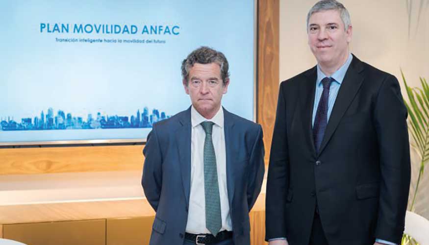 De izquierda a derecha, Mario Armero y Jos Vicente de los Mozos, vicepresidente ejecutivo y presidente de Anfac, respectivamente...