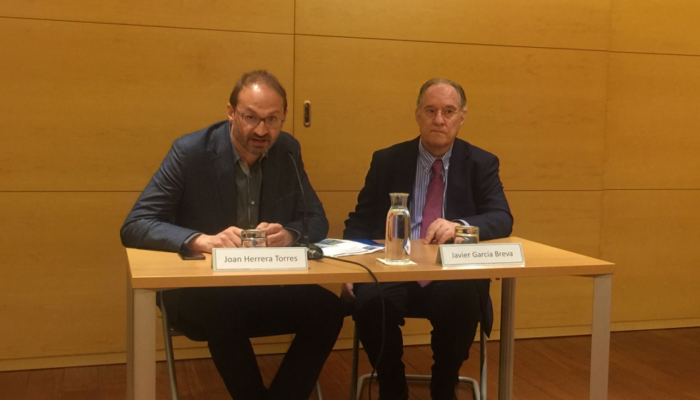 Joan Herrera y Javier Garca Breva, durante la presentacin del informe 'La energa flexible'